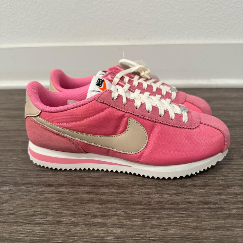 NIKE CORTEZ womens sz 7.5
